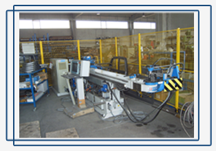 Produzione oggettistica in metallo per applicazioni nel campo dell'arredamento, dell'edilizia residenziale, commerciale ed industriale.